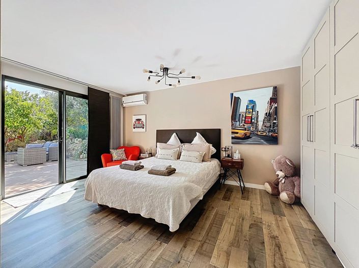 Image No.24-4 Bed House for sale