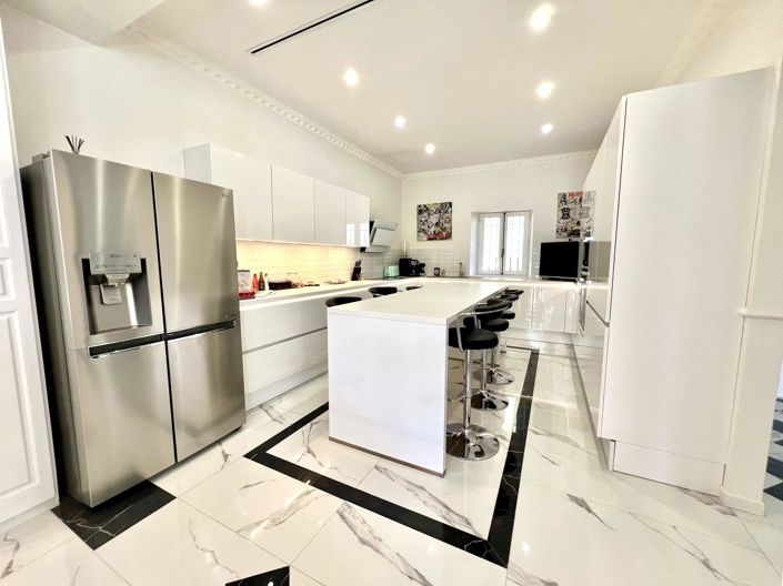 Image No.4-4 Bed House for sale