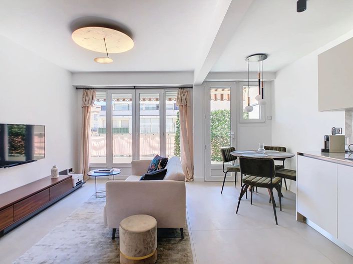 Image No.3-Appartement de 2 chambres à vendre à Cannes