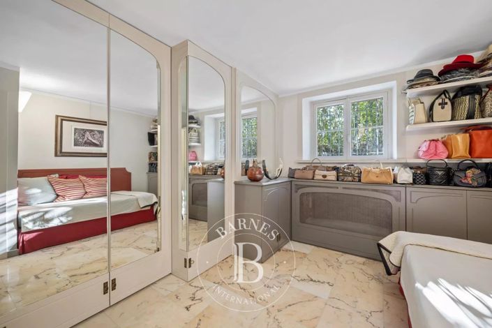 Image No.18-4 Bed Apartment for sale