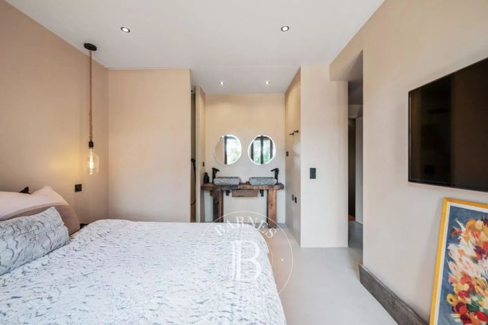 Image No.16-2 Bed Apartment for sale