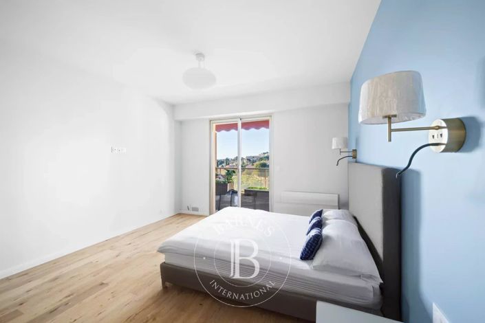 Image No.8-3 Bed Apartment for sale