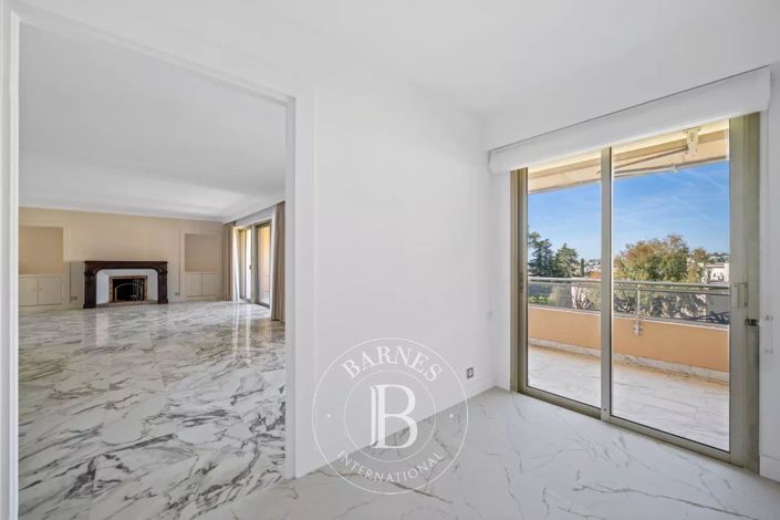 Image No.19-3 Bed Apartment for sale