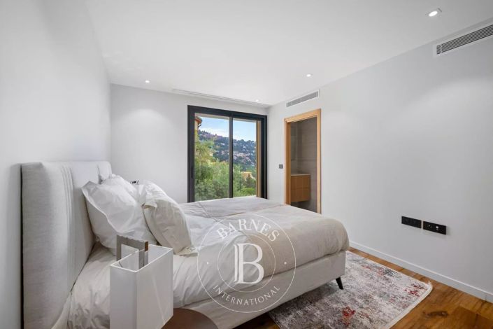 Image No.14-5 Bed Apartment for sale