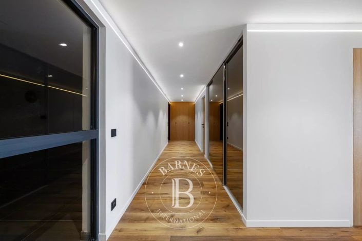 Image No.15-5 Bed Apartment for sale