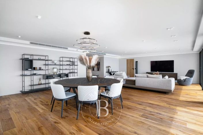 Image No.18-5 Bed Apartment for sale