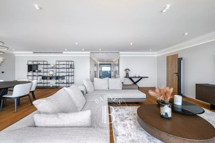 Image No.19-5 Bed Apartment for sale