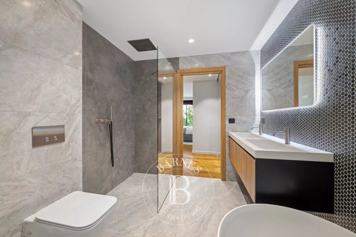 Image No.27-5 Bed Apartment for sale