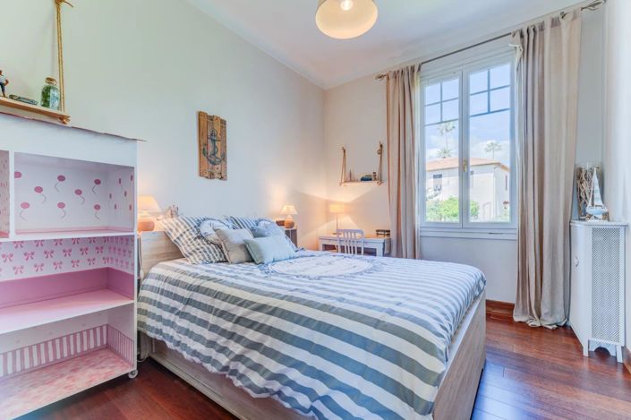 Image No.17-6 Bed House for sale