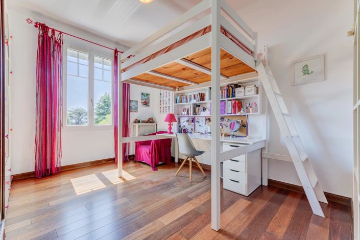 Image No.19-6 Bed House for sale