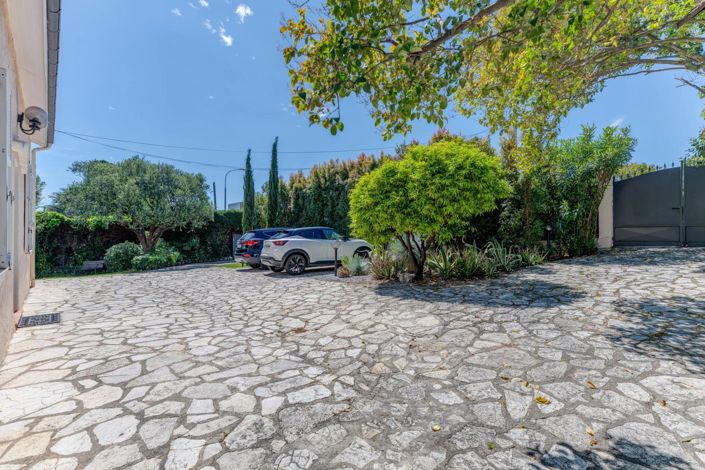 Image No.24-6 Bed House for sale