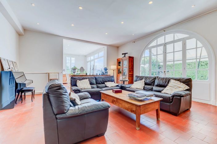 Image No.4-6 Bed House for sale