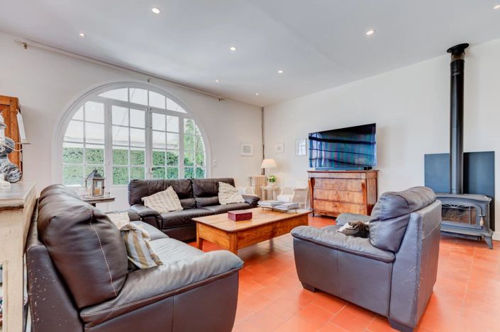 Image No.6-6 Bed House for sale