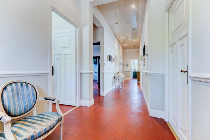 Image No.9-6 Bed House for sale