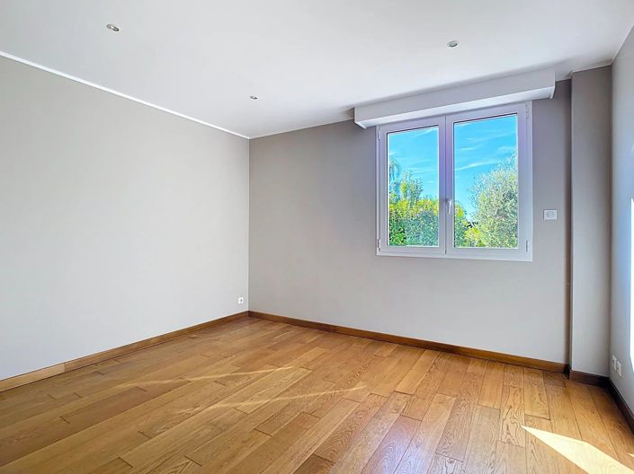 Image No.16-House for sale