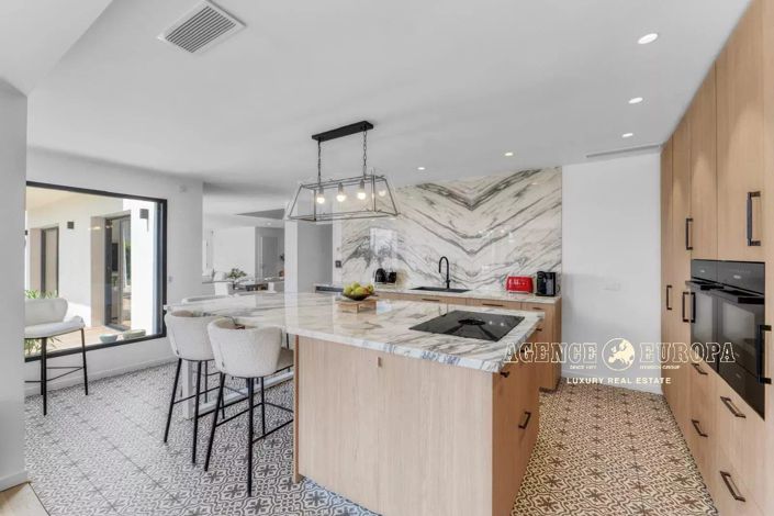 Image No.15-4 Bed House for sale