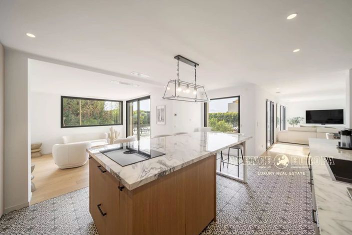 Image No.16-4 Bed House for sale