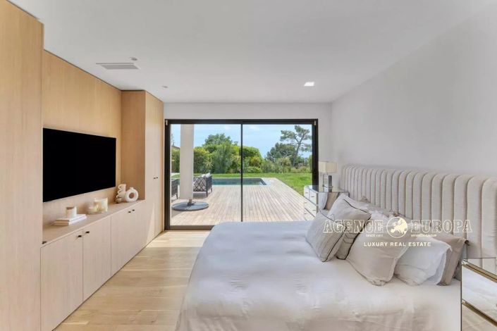 Image No.21-4 Bed House for sale