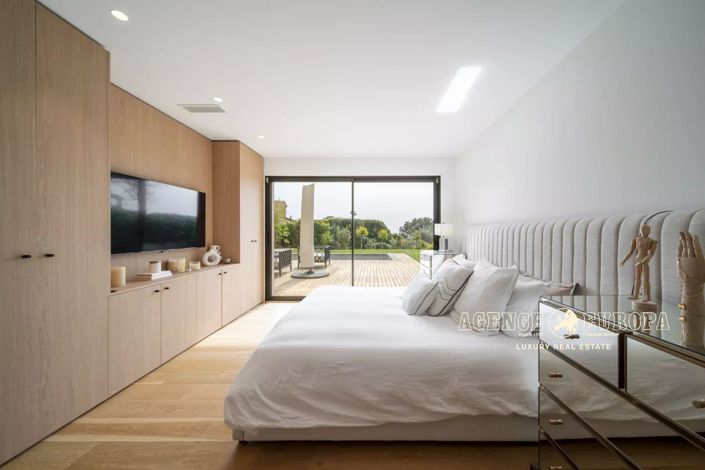 Image No.22-4 Bed House for sale