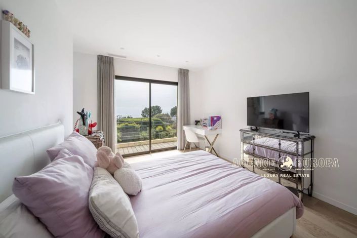 Image No.26-4 Bed House for sale