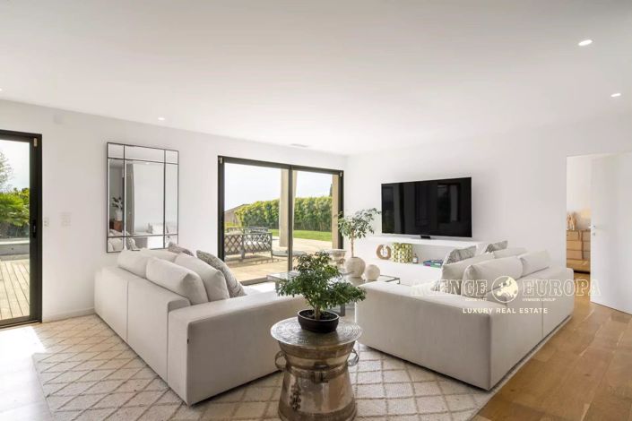 Image No.6-4 Bed House for sale