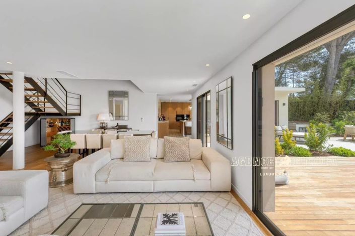 Image No.8-4 Bed House for sale