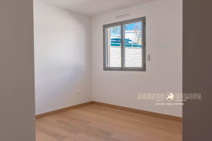 Image No.10-4 Bed Apartment for sale