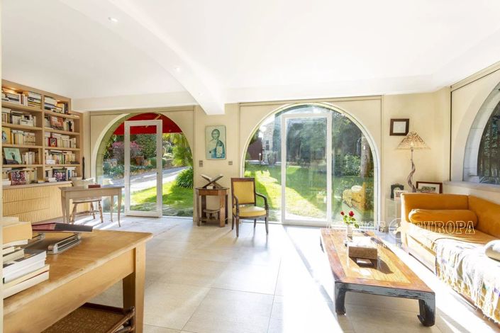 Image No.8-4 Bed House for sale