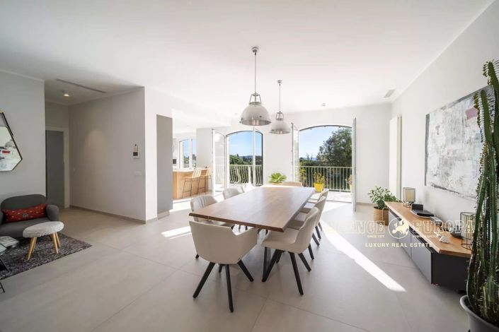 Image No.7-5 Bed House for sale