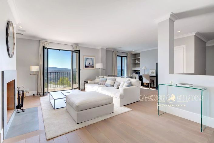 Image No.8-6 Bed House for sale