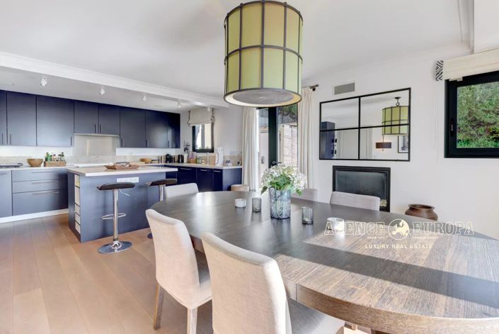 Image No.9-6 Bed House for sale