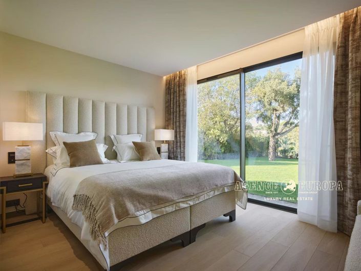 Image No.24-5 Bed House for sale