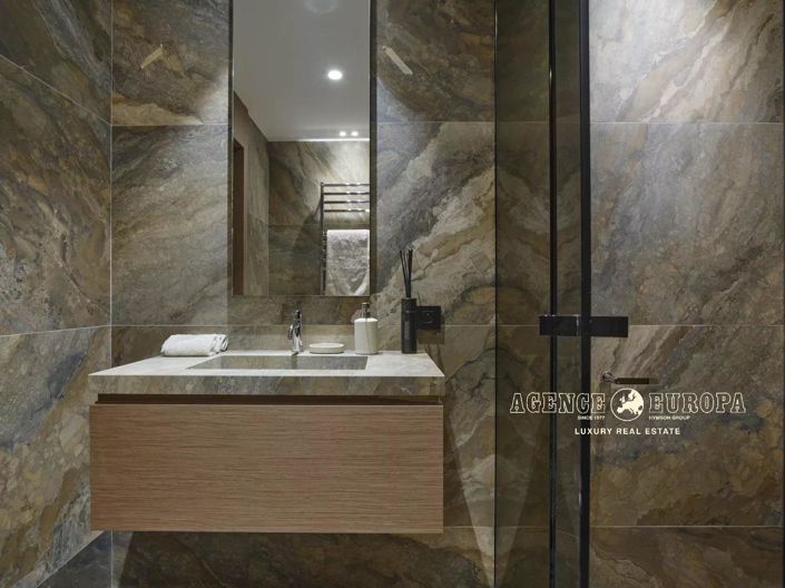 Image No.27-5 Bed House for sale