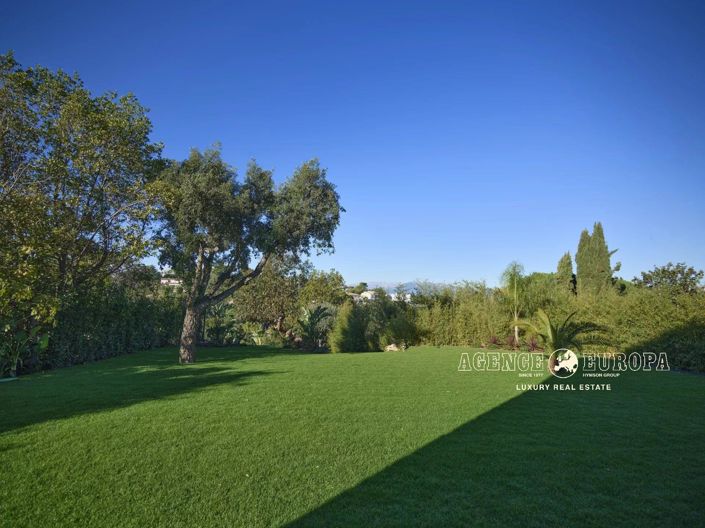 Image No.30-5 Bed House for sale