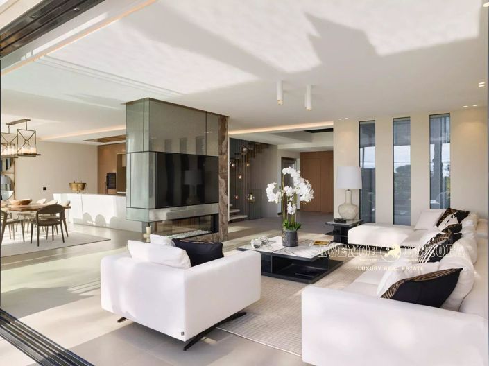 Image No.6-5 Bed House for sale