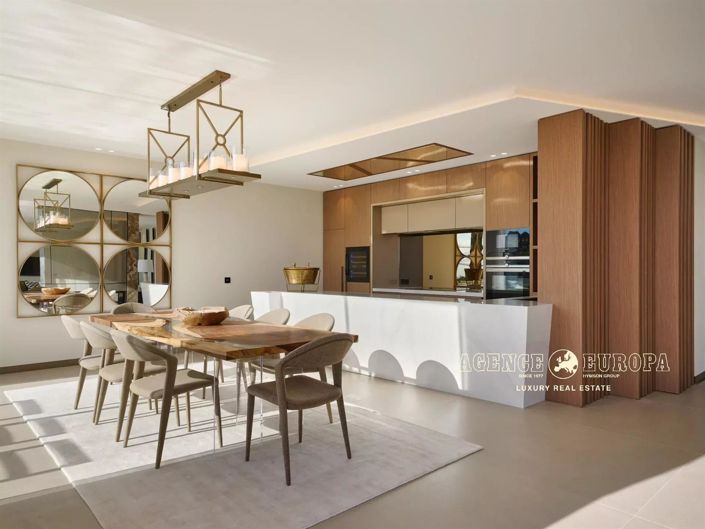 Image No.8-5 Bed House for sale