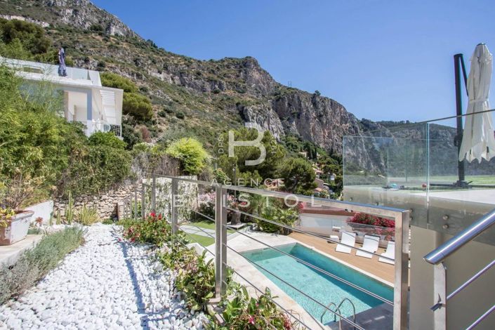 Image No.6-5 Bed House for sale