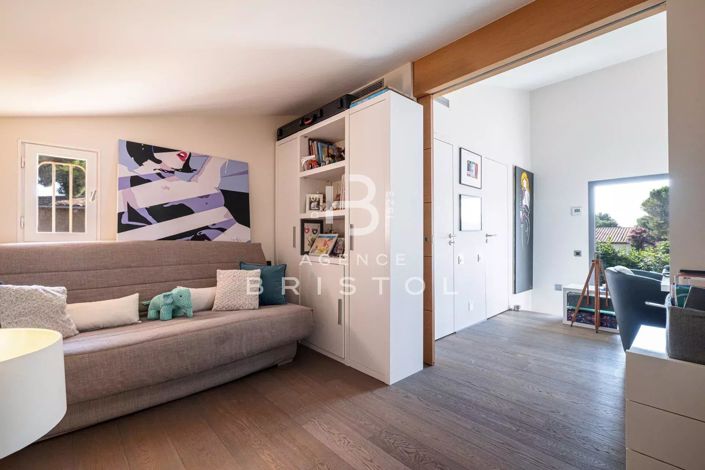 Image No.15-3 Bed House for sale