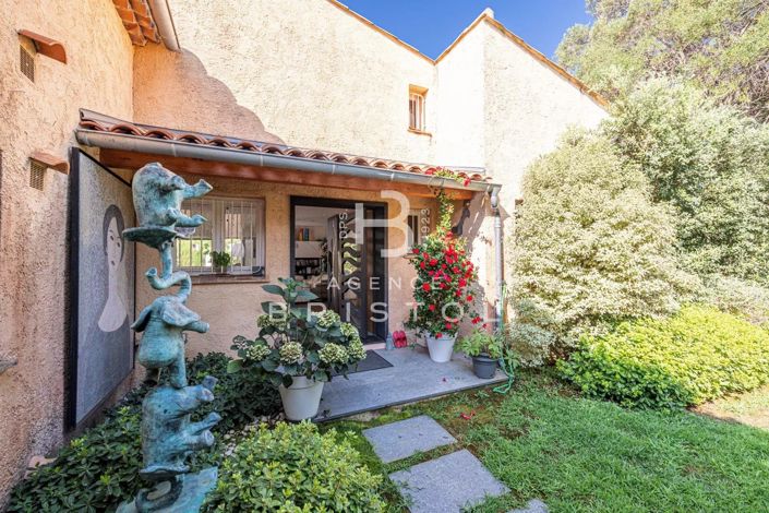 Image No.21-3 Bed House for sale