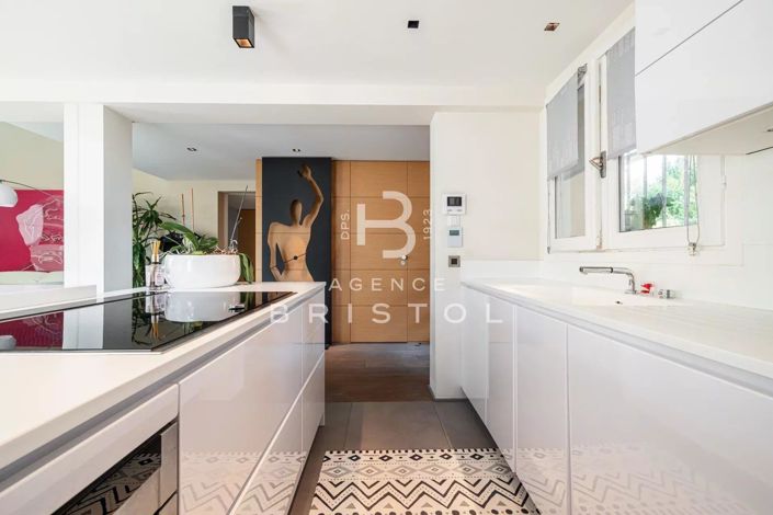 Image No.8-3 Bed House for sale