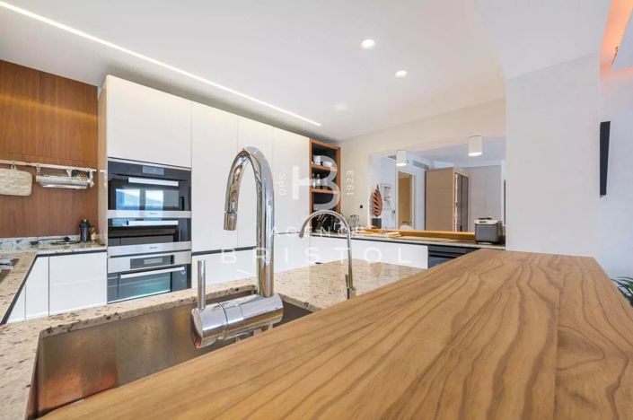 Image No.9-5 Bed House for sale