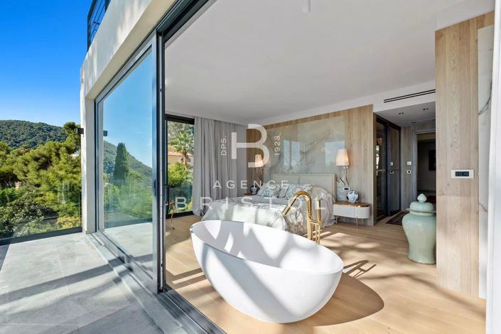 Image No.26-4 Bed House for sale