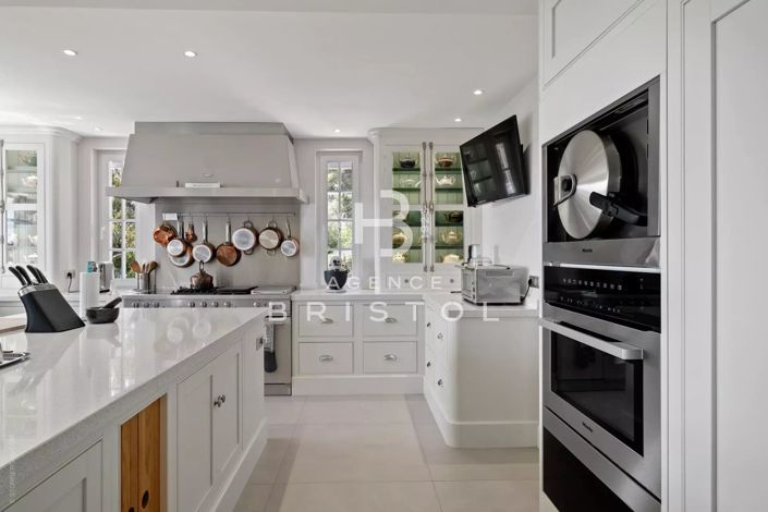 Image No.10-5 Bed House for sale