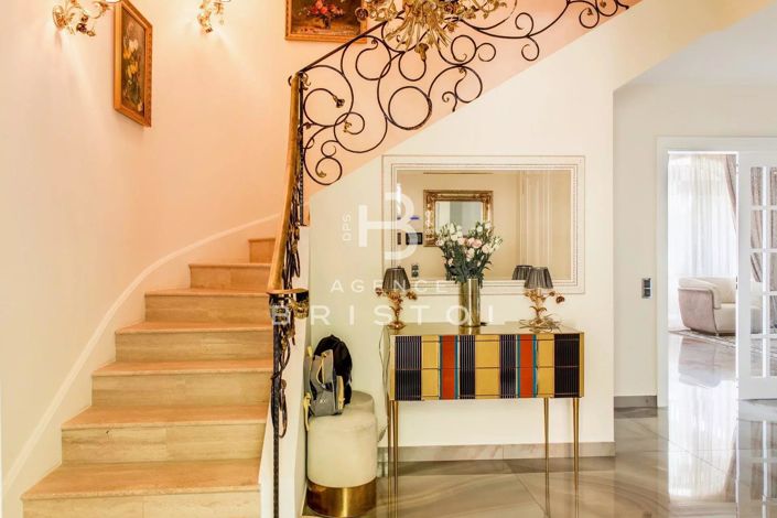 Image No.10-6 Bed House for sale