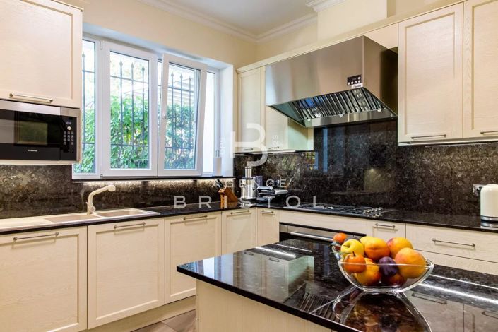 Image No.5-6 Bed House for sale