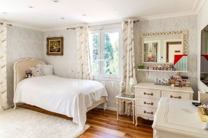 Image No.9-6 Bed House for sale