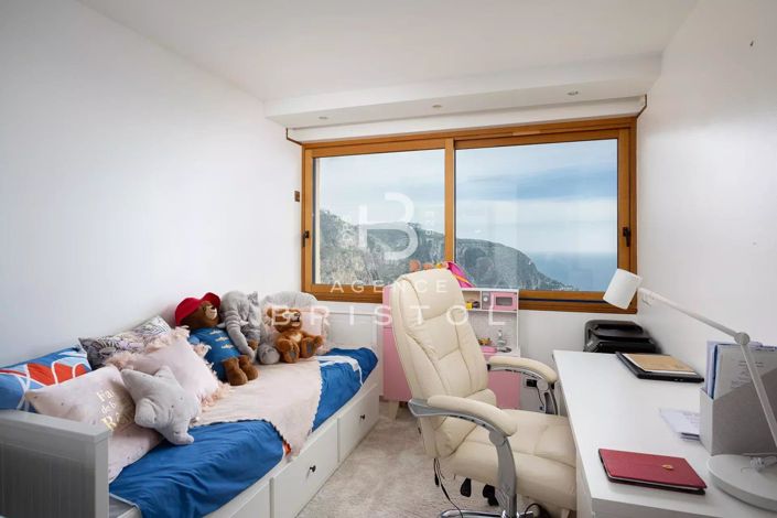 Image No.17-4 Bed House for sale