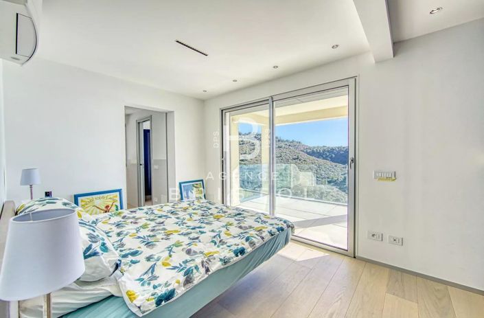 Image No.17-4 Bed House for sale