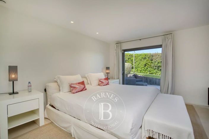 Image No.10-6 Bed House for sale