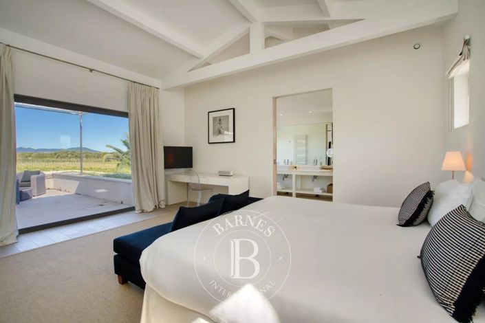 Image No.8-6 Bed House for sale